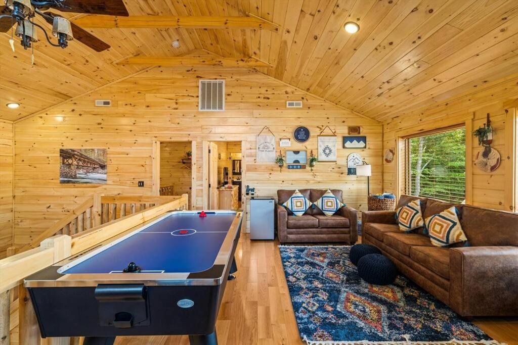Luxury 4br In With Views Hot Tub With Private Deck Game Popular Coffee Bar Perfect For Family Getaway Tennis Courts Infant Crib And Karaoke System *