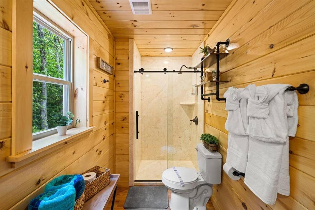 Luxury 4br In With Views Hot Tub With Private Deck Game Popular Coffee Bar Perfect For Family Getaway Tennis Courts Infant Crib And Karaoke System *