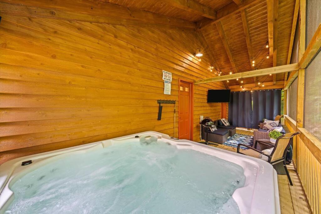 Luxury 4br In With Views Hot Tub With Private Deck Game Popular Coffee Bar Perfect For Family Getaway Tennis Courts Infant Crib And Karaoke System