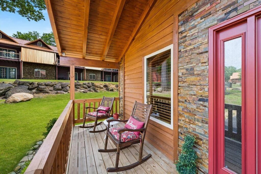 Luxury 4br In With Views Hot Tub With Private Deck Game Popular Coffee Bar Perfect For Family Getaway Tennis Courts Infant Crib And Karaoke System Holiday home Gatlinburg