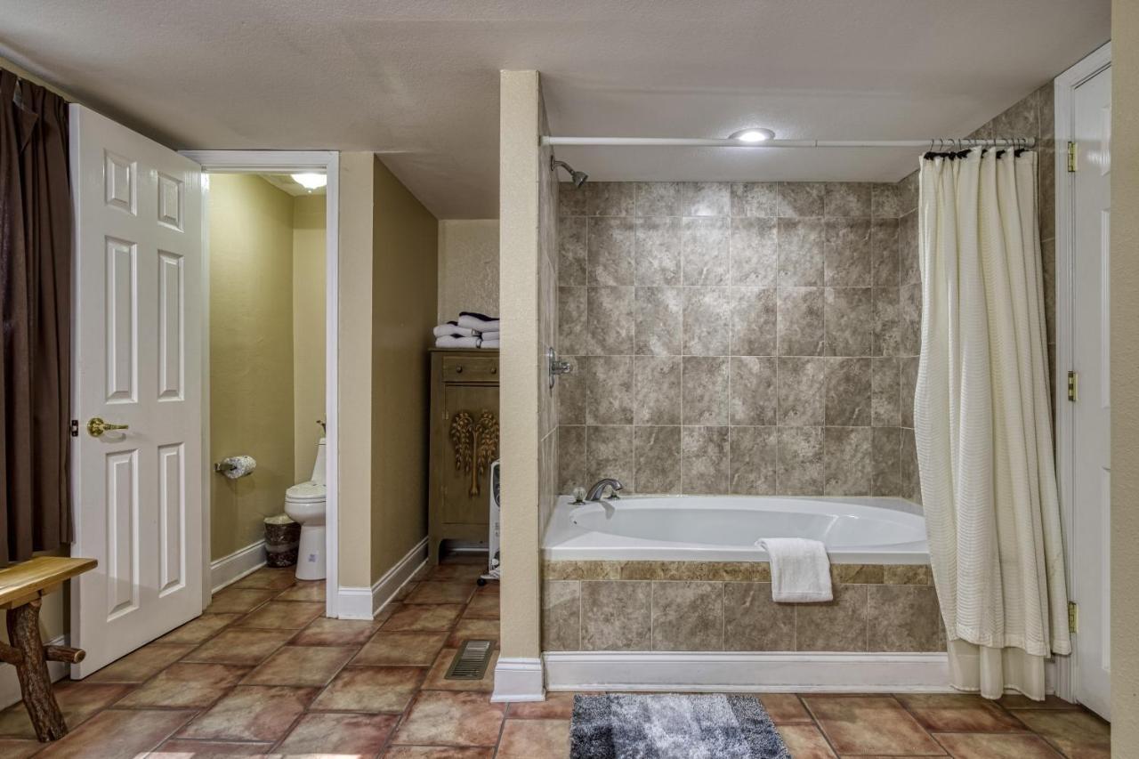Holiday home Bearadise - Sleeps 11 With A Game And Amenities Near Ober Gatlinburg