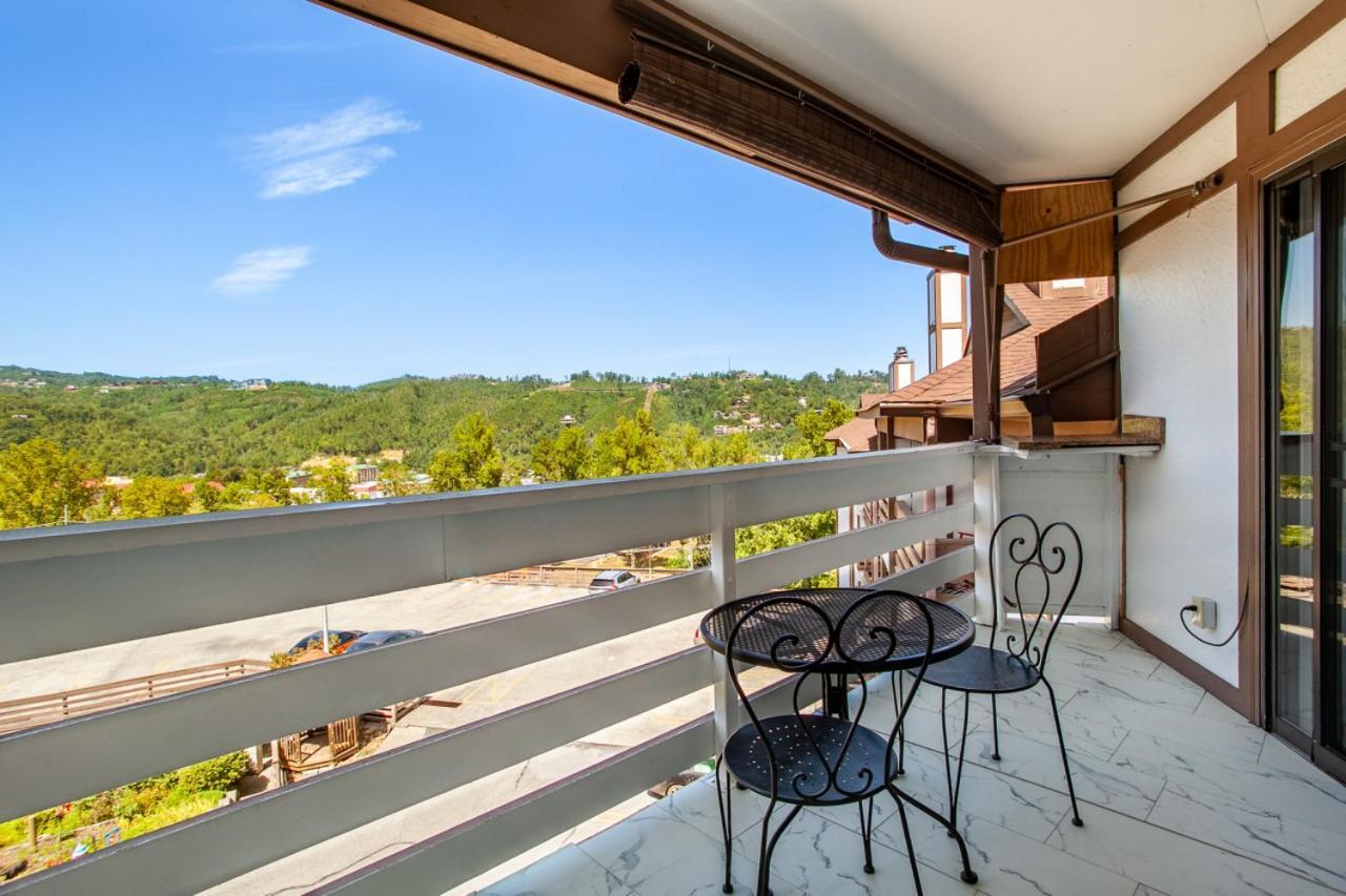 Serene Views Community Pool Holiday home