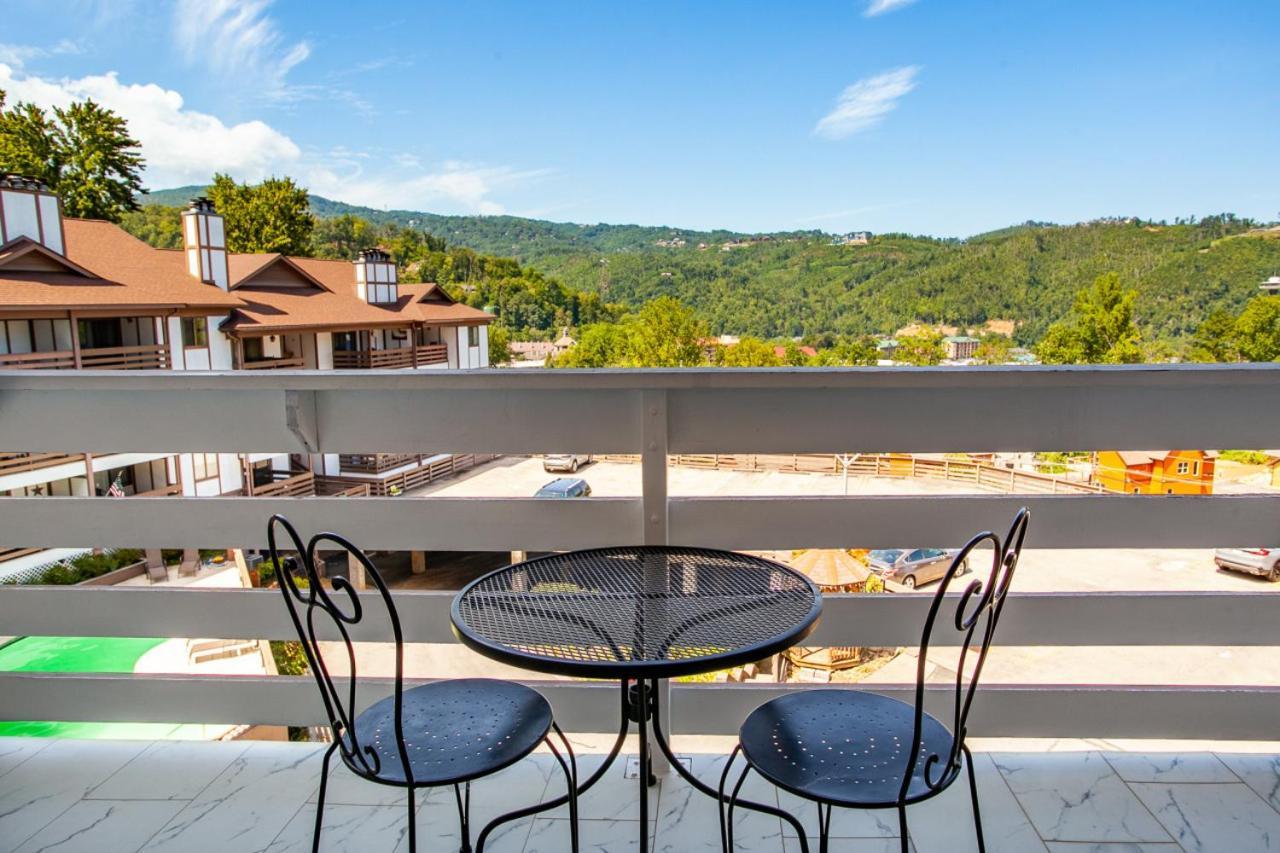 Serene Views Community Pool * Gatlinburg
