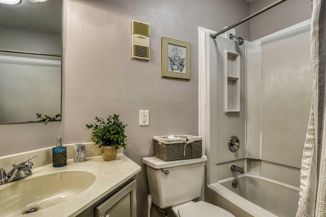 Cozy Resort-style Indoor Pool! Apartment Gatlinburg