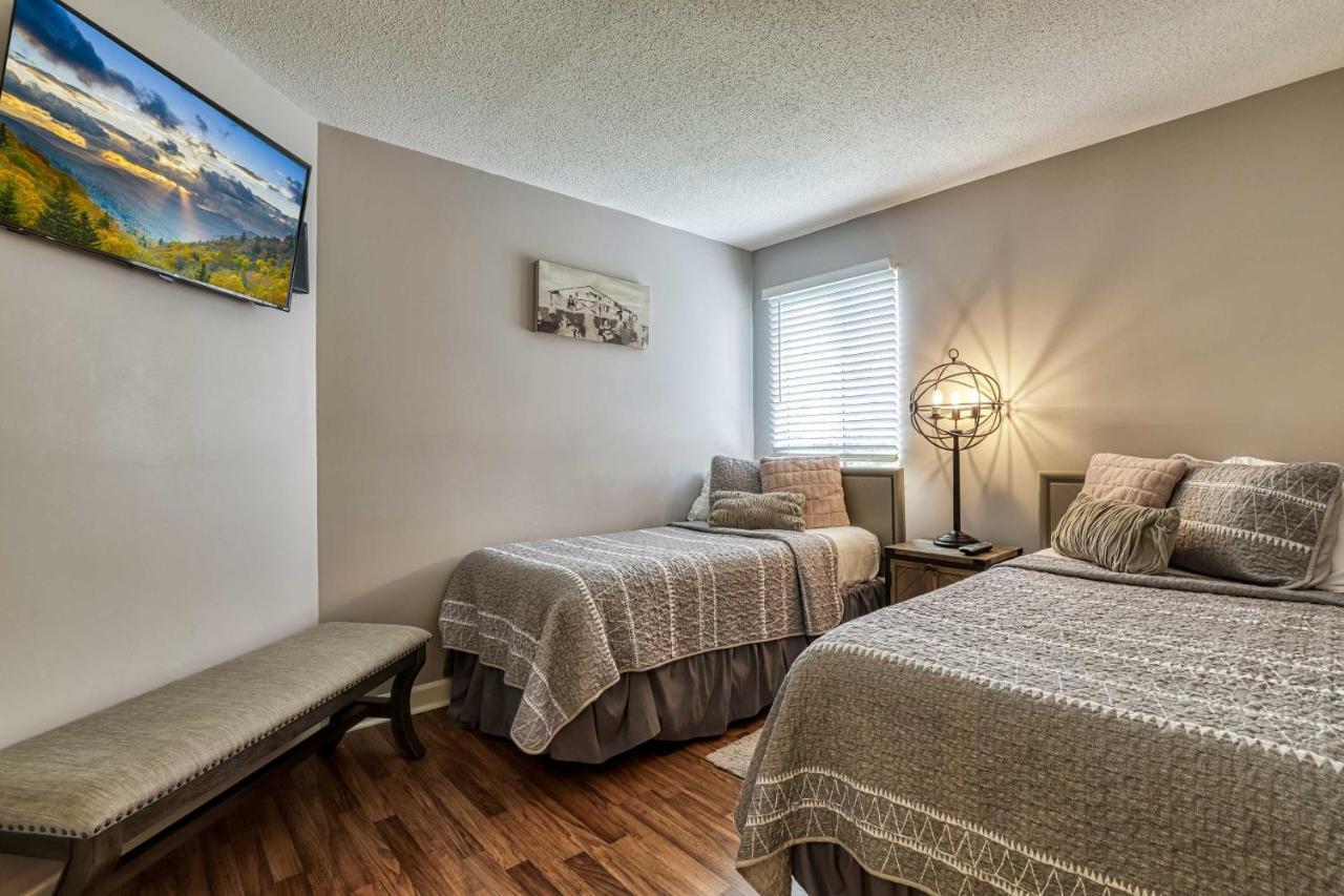 Cozy Resort-style Indoor Pool! Apartment Gatlinburg