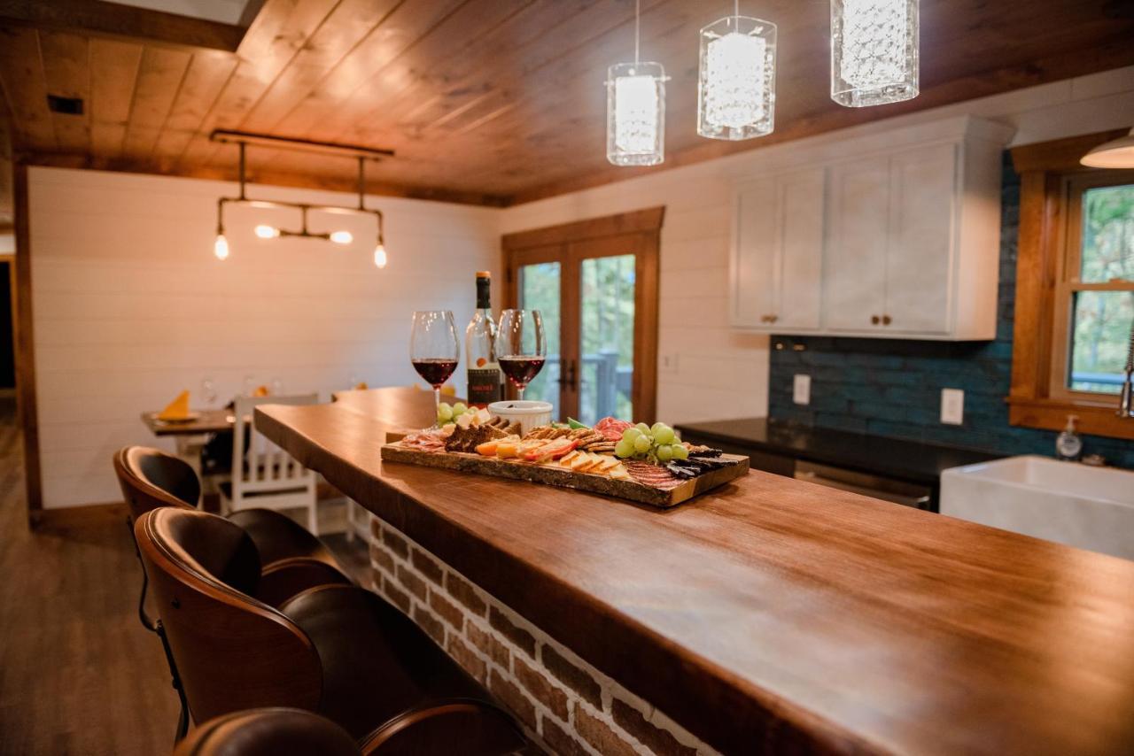 Bigfoots Retreat Chalet *