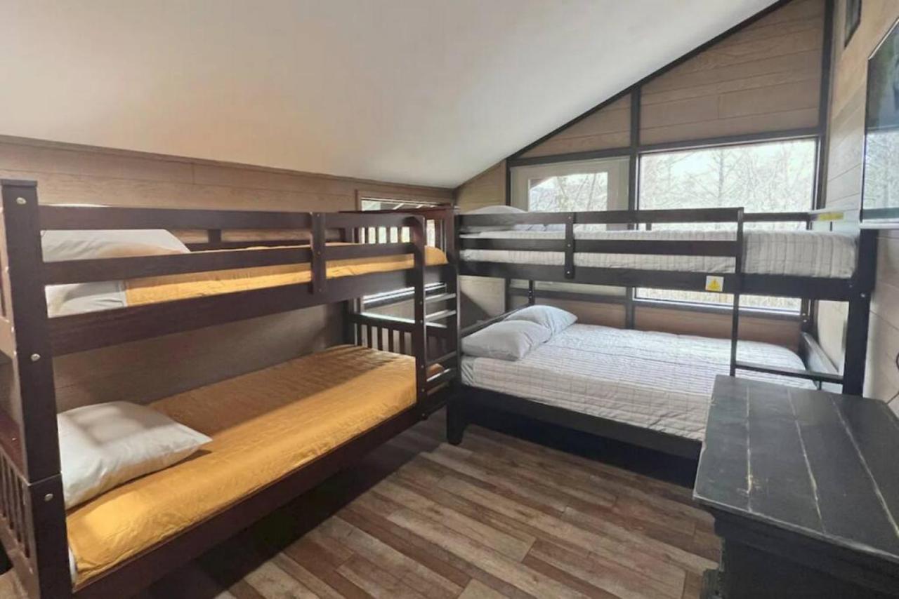 Smoky Speakeasy 2 2 Hot Tubs And Private Pool Gatlinburg