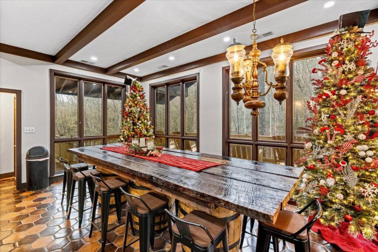 Smoky Speakeasy 2 2 Hot Tubs And Private Pool Holiday home Gatlinburg