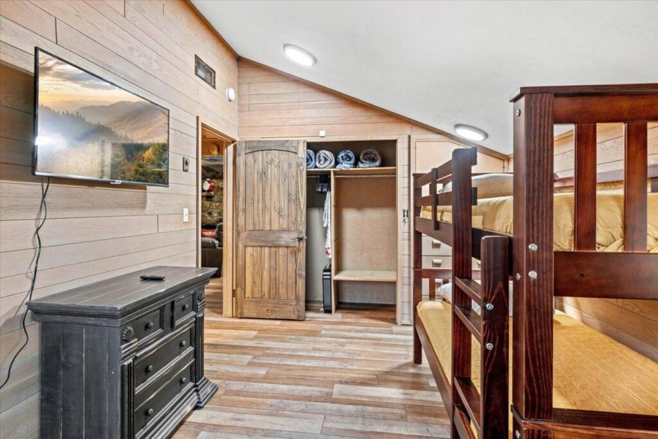 Smoky Speakeasy 2 2 Hot Tubs And Private Pool *