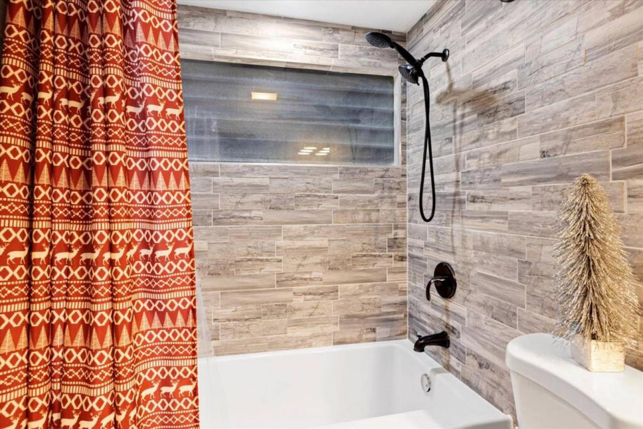 Holiday home Smoky Speakeasy 2 2 Hot Tubs And Private Pool