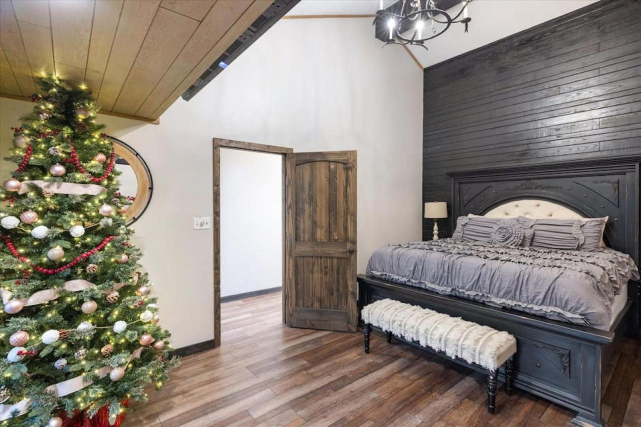 Smoky Speakeasy 2 2 Hot Tubs And Private Pool Gatlinburg