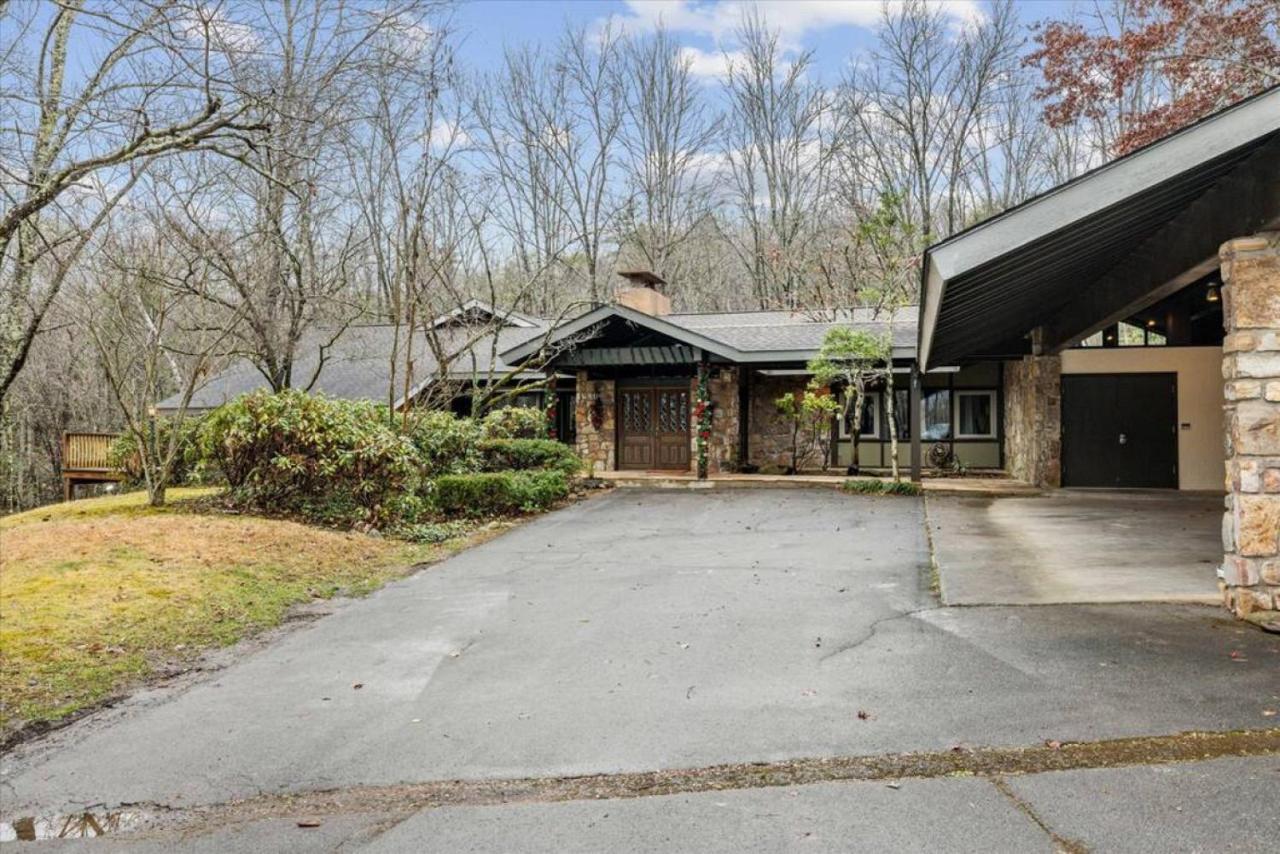 Smoky Speakeasy 2 2 Hot Tubs And Private Pool Holiday home Gatlinburg