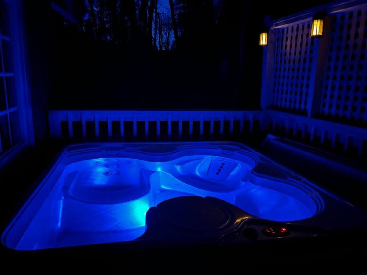 Holiday home Smoky Speakeasy 2 2 Hot Tubs And Private Pool Gatlinburg