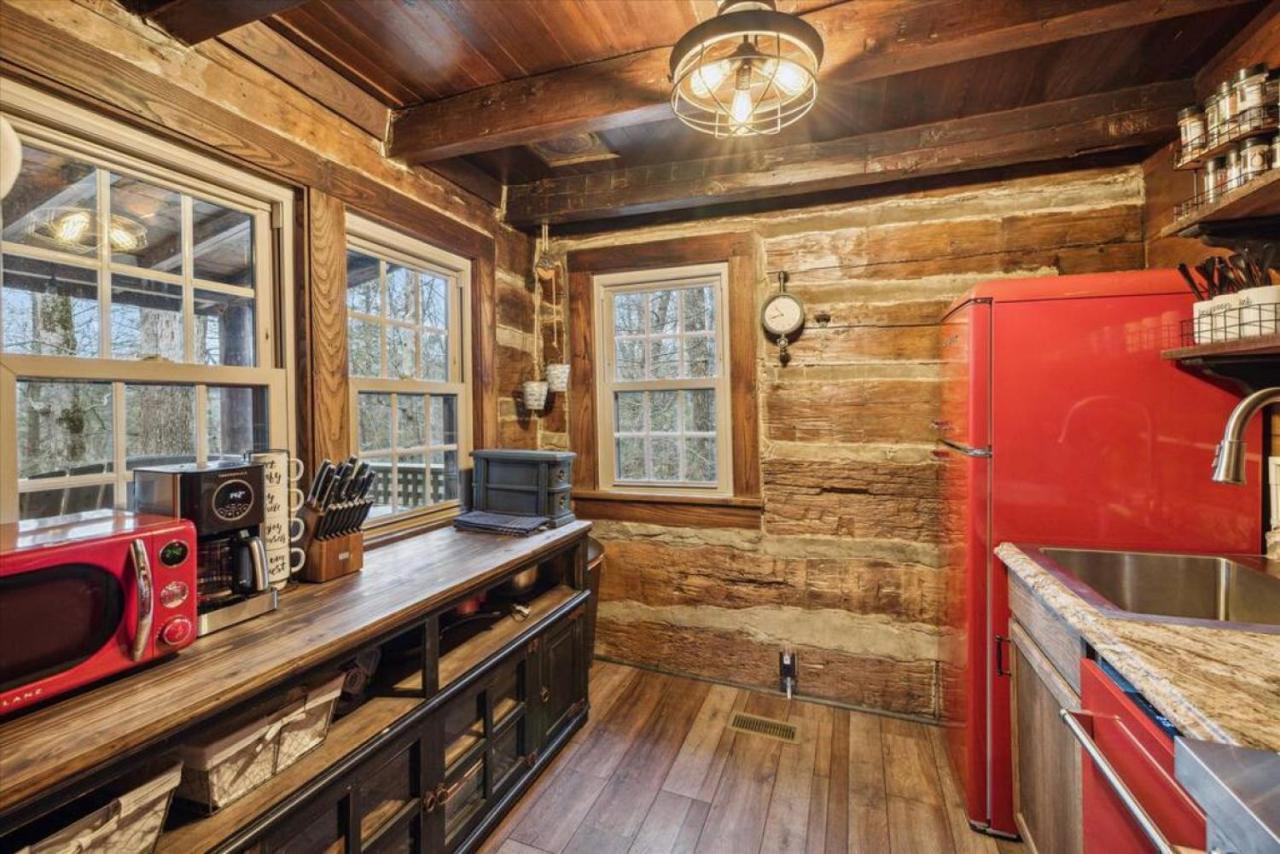 Holiday home Smoky Speakeasy 2 2 Hot Tubs And Private Pool Gatlinburg