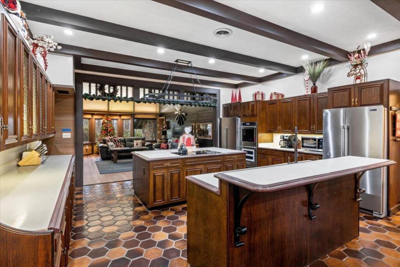 Smoky Speakeasy 2 2 Hot Tubs And Private Pool *