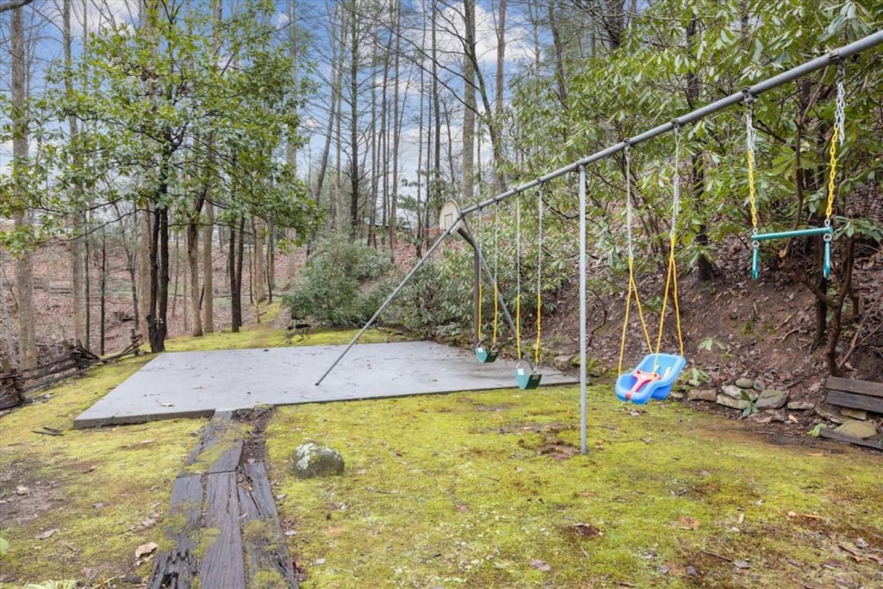 Holiday home Smoky Speakeasy 2 2 Hot Tubs And Private Pool Gatlinburg