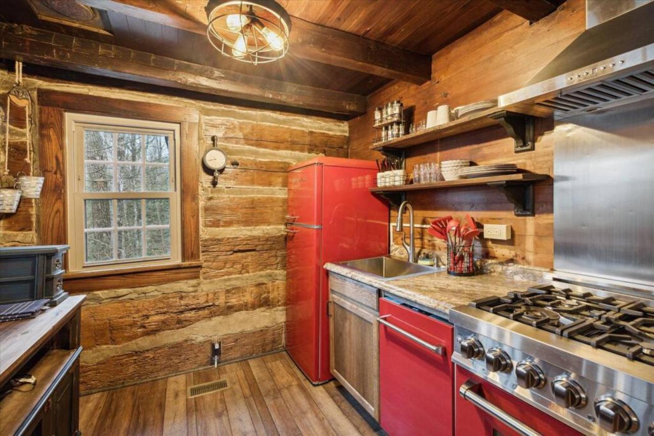 Smoky Speakeasy 2 2 Hot Tubs And Private Pool Gatlinburg
