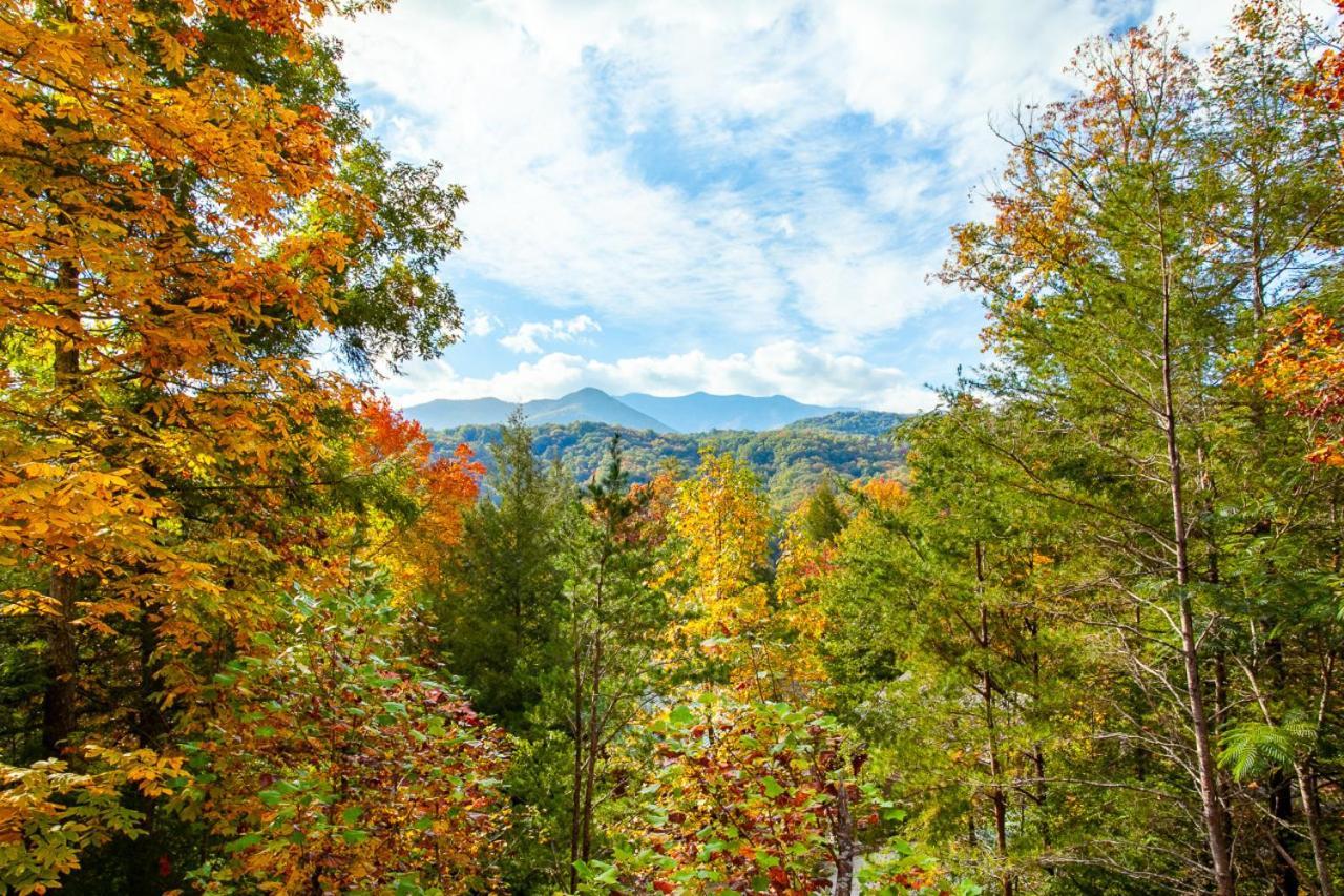Stunning View Hot Tub Games * Gatlinburg