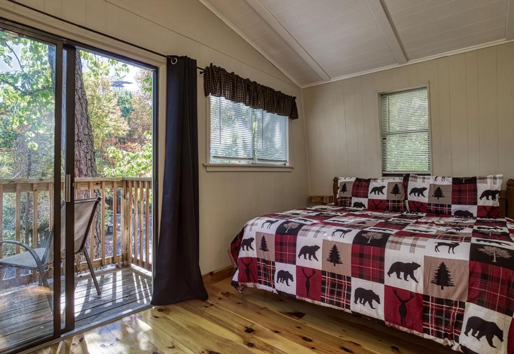 Four Bears Den, Hot Tub, 1089 Of Free Attraction Tickets For Each Paid Day, Dollywood And Gatlinburg