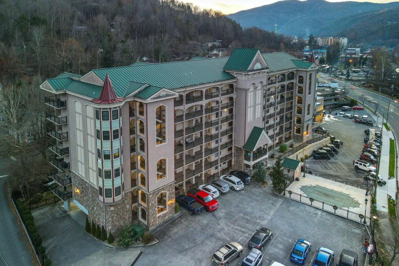 Apartment Newly-renovated With Mtn Views - Walk To Dtwn! *