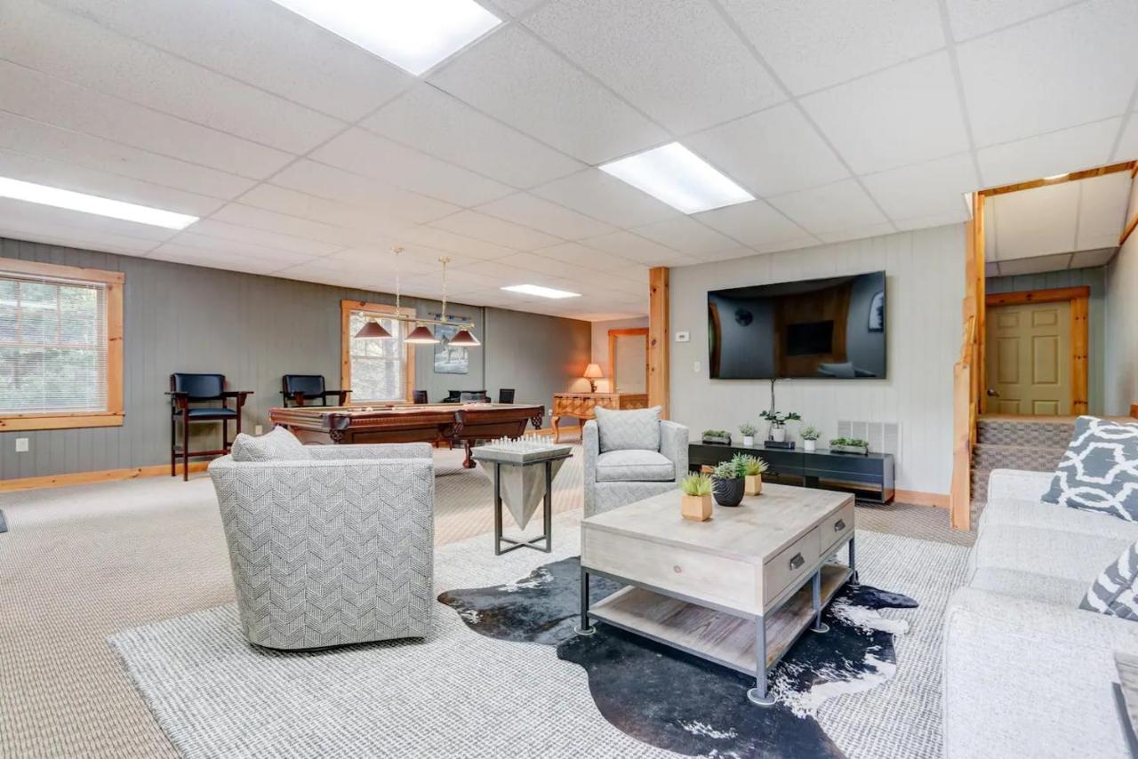 Lux 4bd W/ Views! Fire Pits + Hot Tub + Pool * Gatlinburg