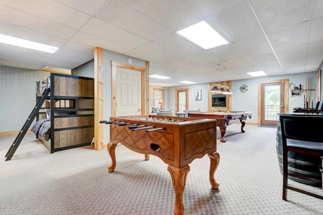 Holiday home Lux 4bd W/ Views! Fire Pits + Hot Tub + Pool