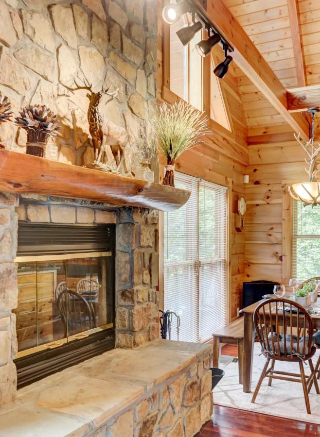 Lux 4bd W/ Views! Fire Pits + Hot Tub + Pool