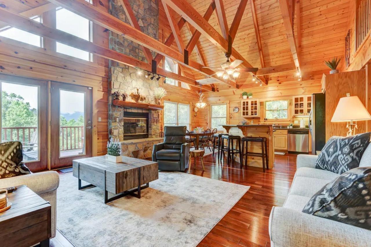 Lux 4bd W/ Views! Fire Pits + Hot Tub + Pool