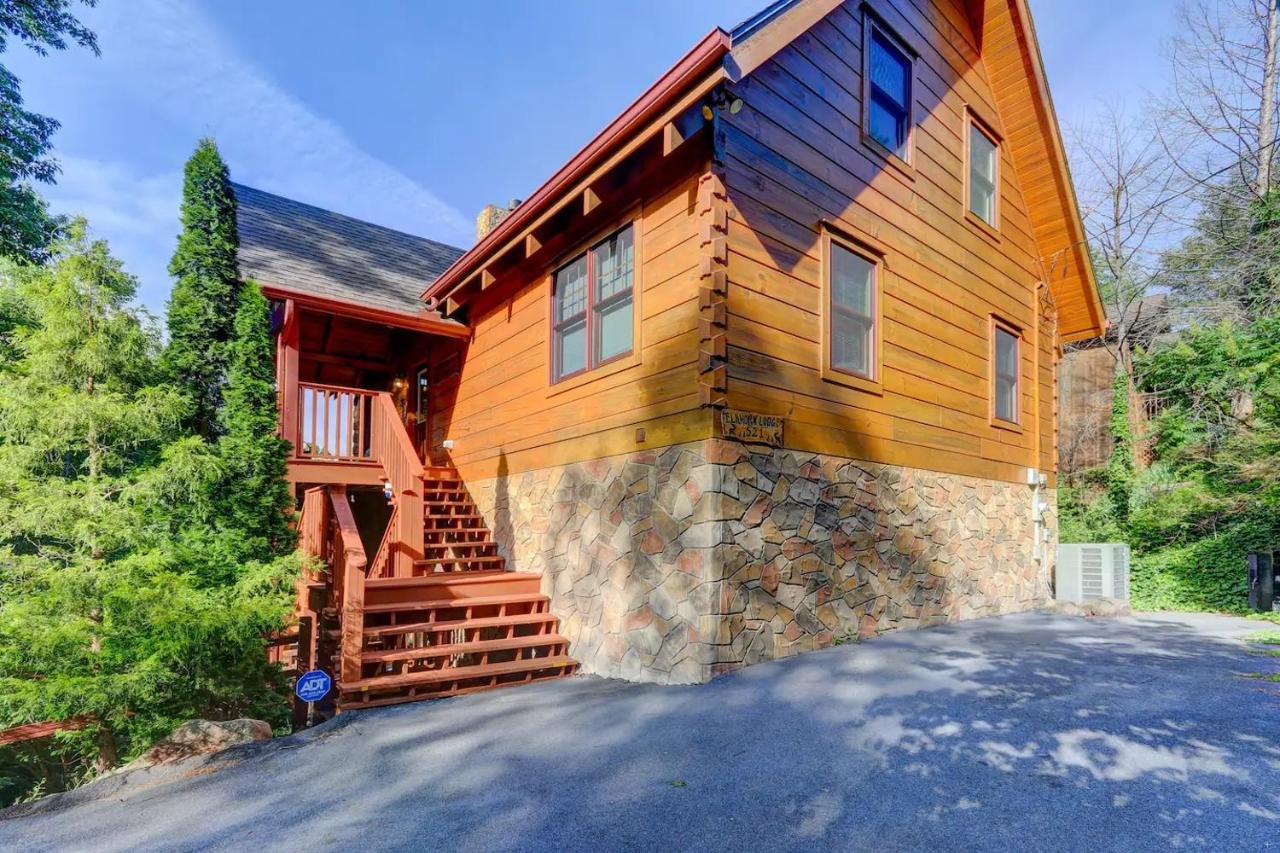 Lux 4bd W/ Views! Fire Pits + Hot Tub + Pool Gatlinburg