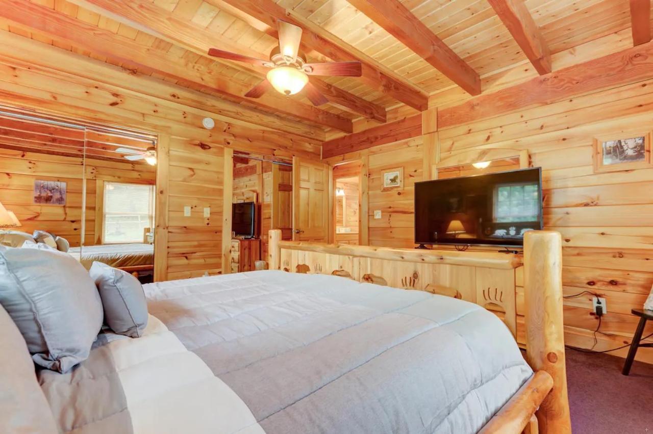 Lux 4bd W/ Views! Fire Pits + Hot Tub + Pool * Gatlinburg