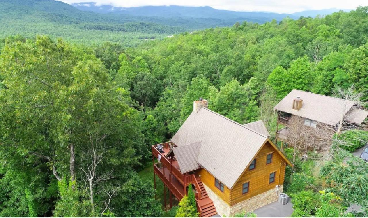 Holiday home Lux 4bd W/ Views! Fire Pits + Hot Tub + Pool *