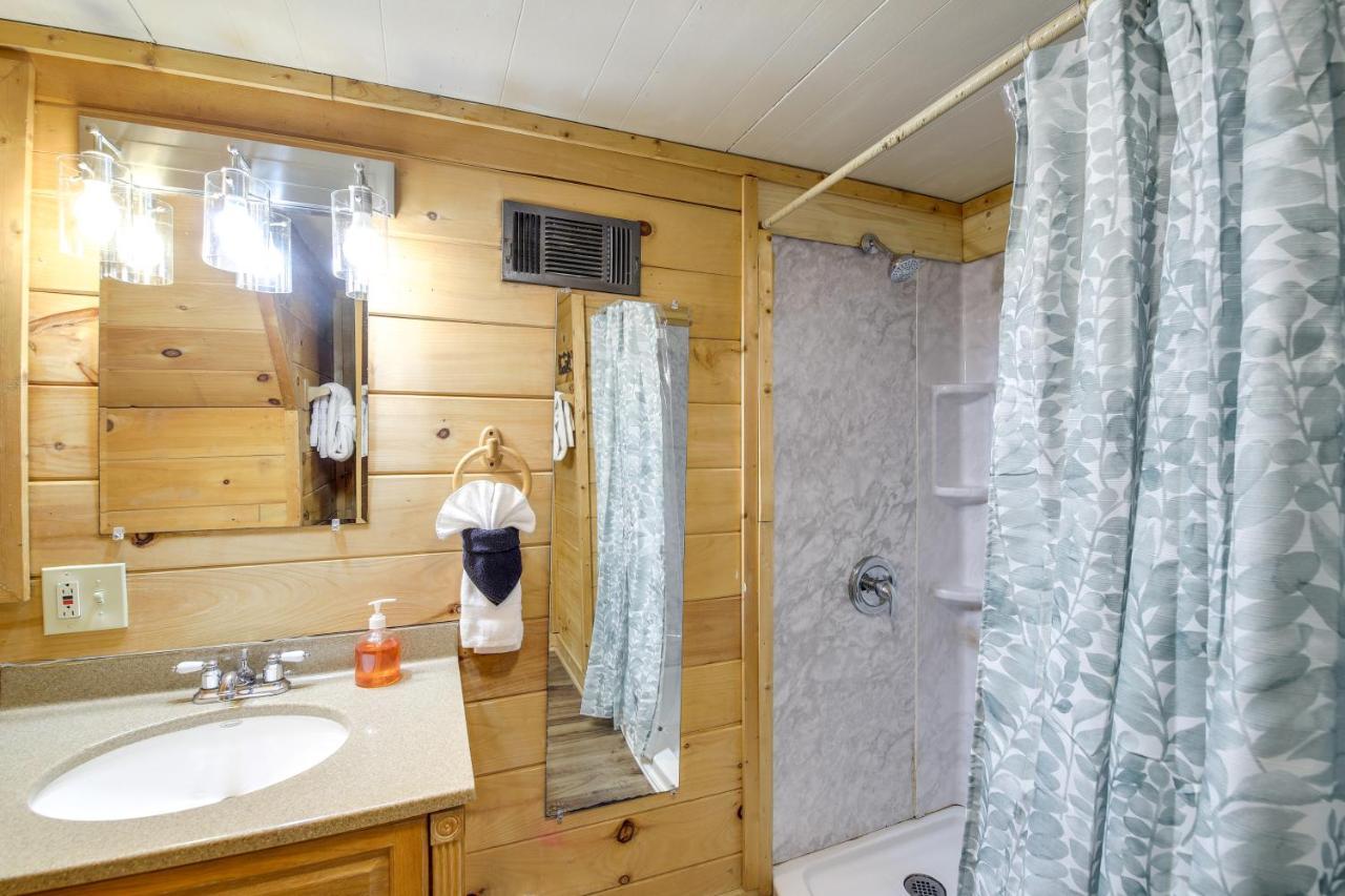 A-frame With Hot Tub Near Parkway * Gatlinburg