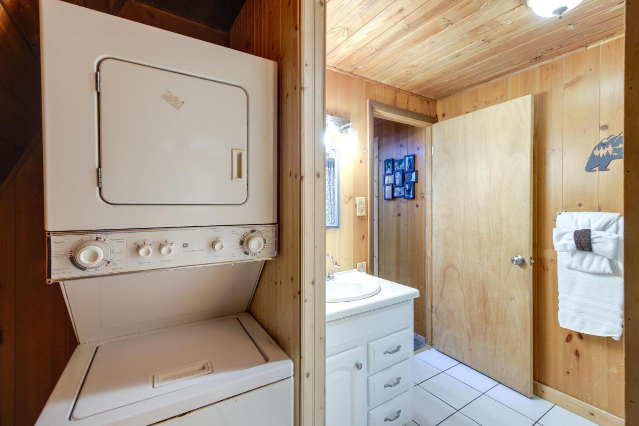 A-frame With Hot Tub Near Parkway Holiday home
