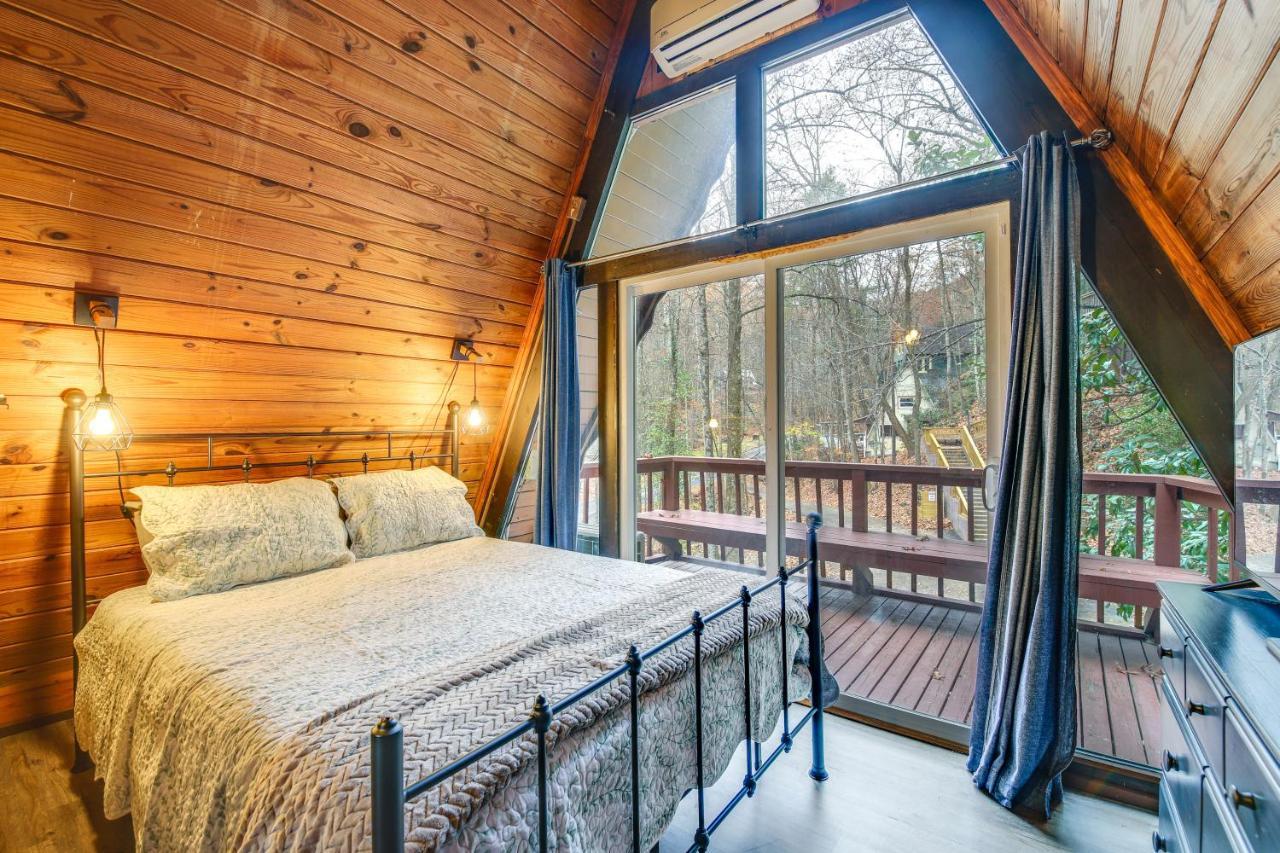 A-frame With Hot Tub Near Parkway