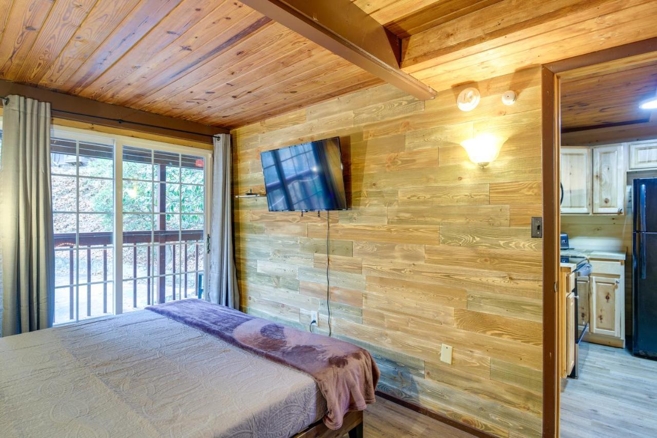 A-frame With Hot Tub Near Parkway
