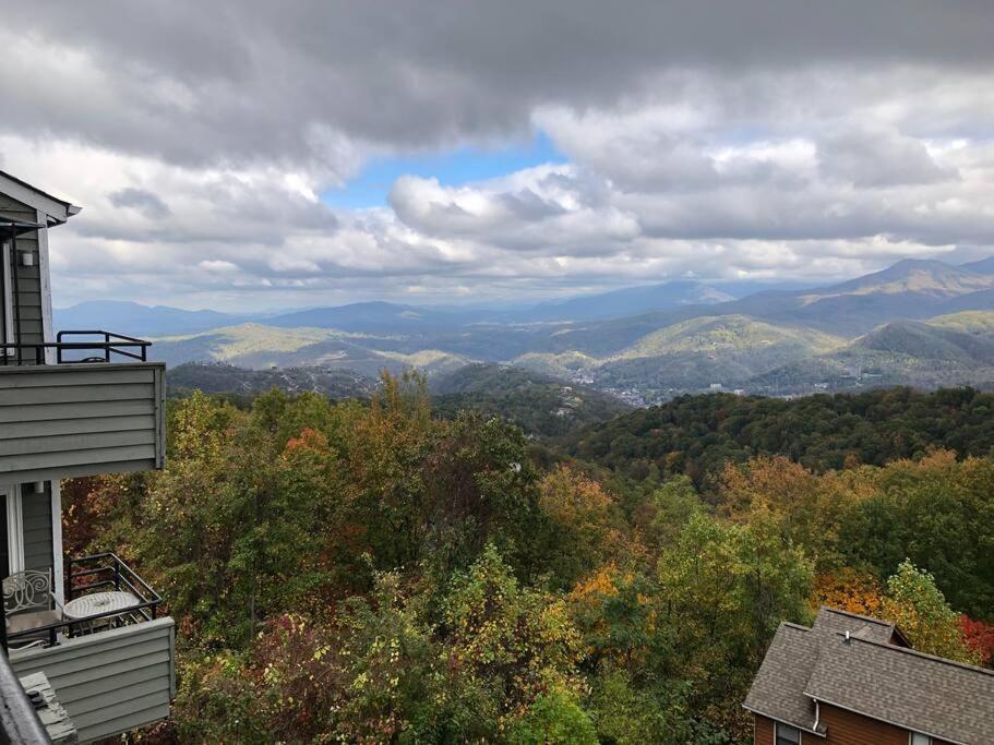 Spacious Gatlinburg Condo With Million Dollar Mountain Views Apartment *