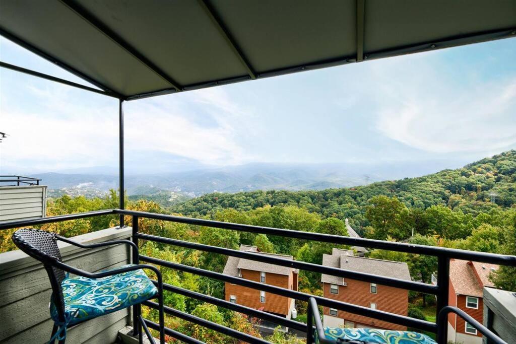 Apartment Spacious Gatlinburg Condo With Million Dollar Mountain Views *