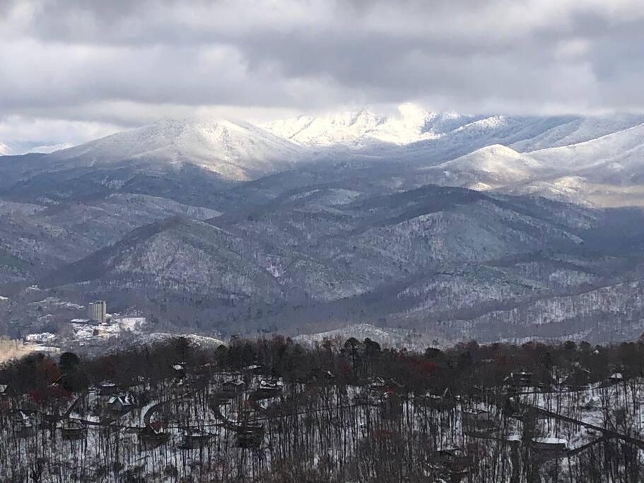 Apartment Spacious Gatlinburg Condo With Million Dollar Mountain Views *