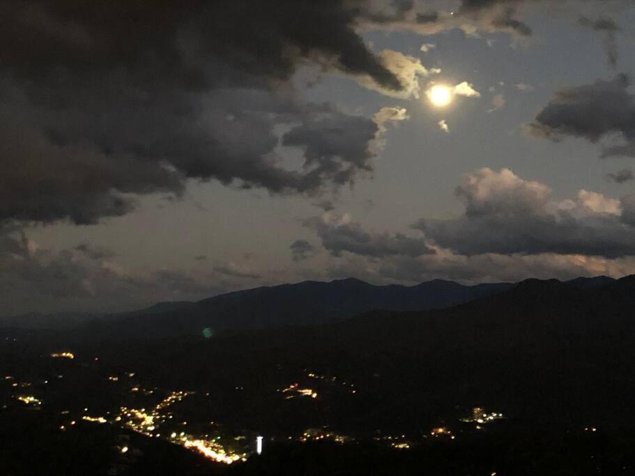 Spacious Gatlinburg Condo With Million Dollar Mountain Views Apartment Gatlinburg