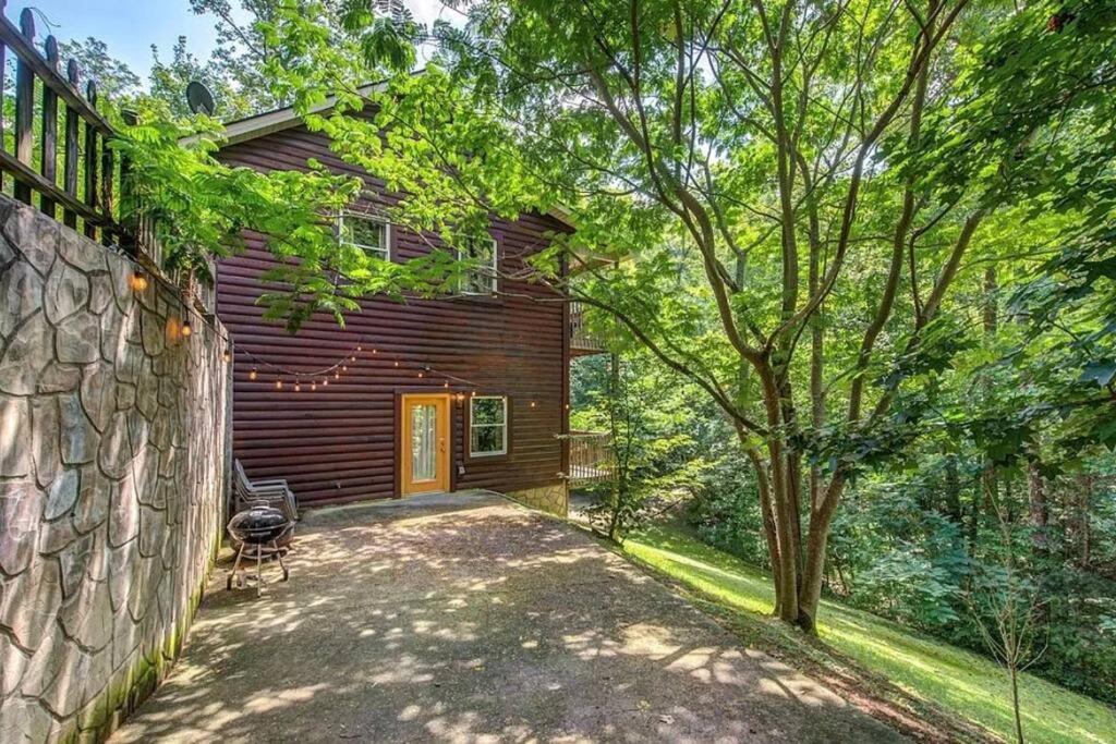 Holiday home Smokey Mountain Retreat, Hot Tub, Game Room, Sleeps 8!