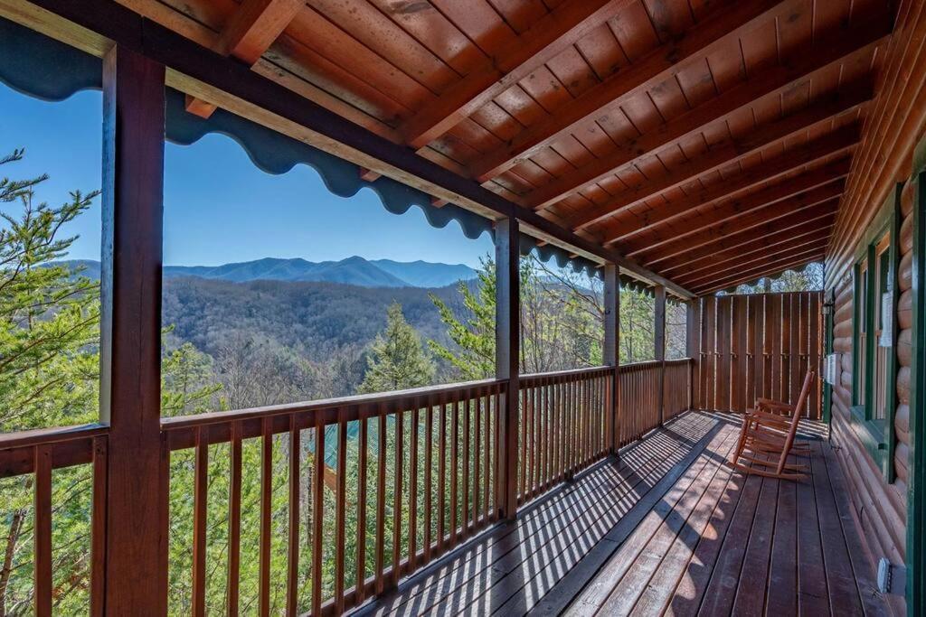 Holiday home Spacious Smokies - Hot Tub With Mountain Views *