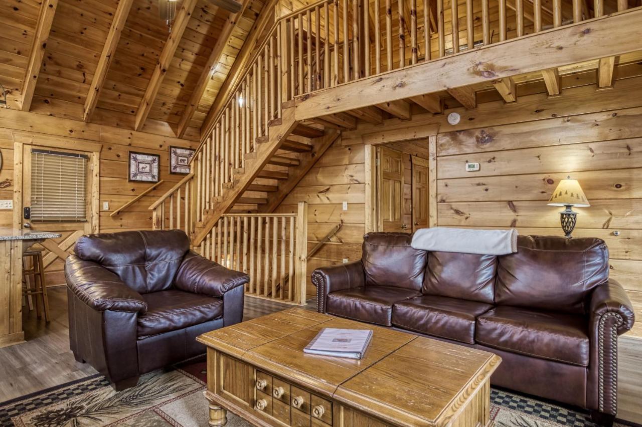Up & Away, Hot Tub, Game Room, Wifi, 1089 Free Tickets Each Paid Day, Dollywood And *