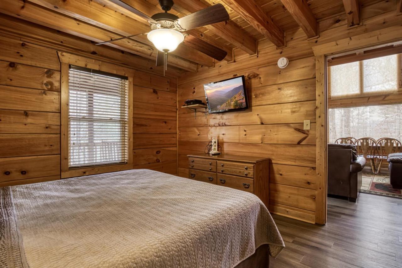 Holiday home Up & Away, Hot Tub, Game Room, Wifi, 1089 Free Tickets Each Paid Day, Dollywood And *