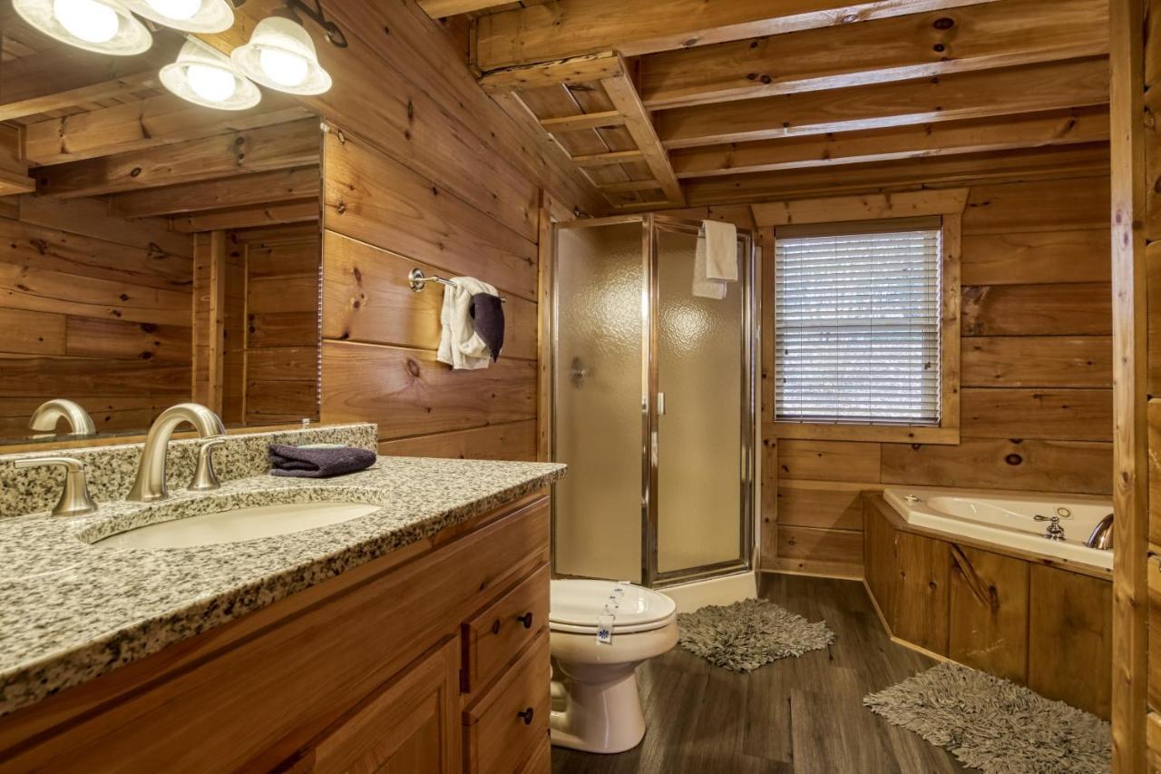 Up & Away, Hot Tub, Game Room, Wifi, 1089 Free Tickets Each Paid Day, Dollywood And Gatlinburg