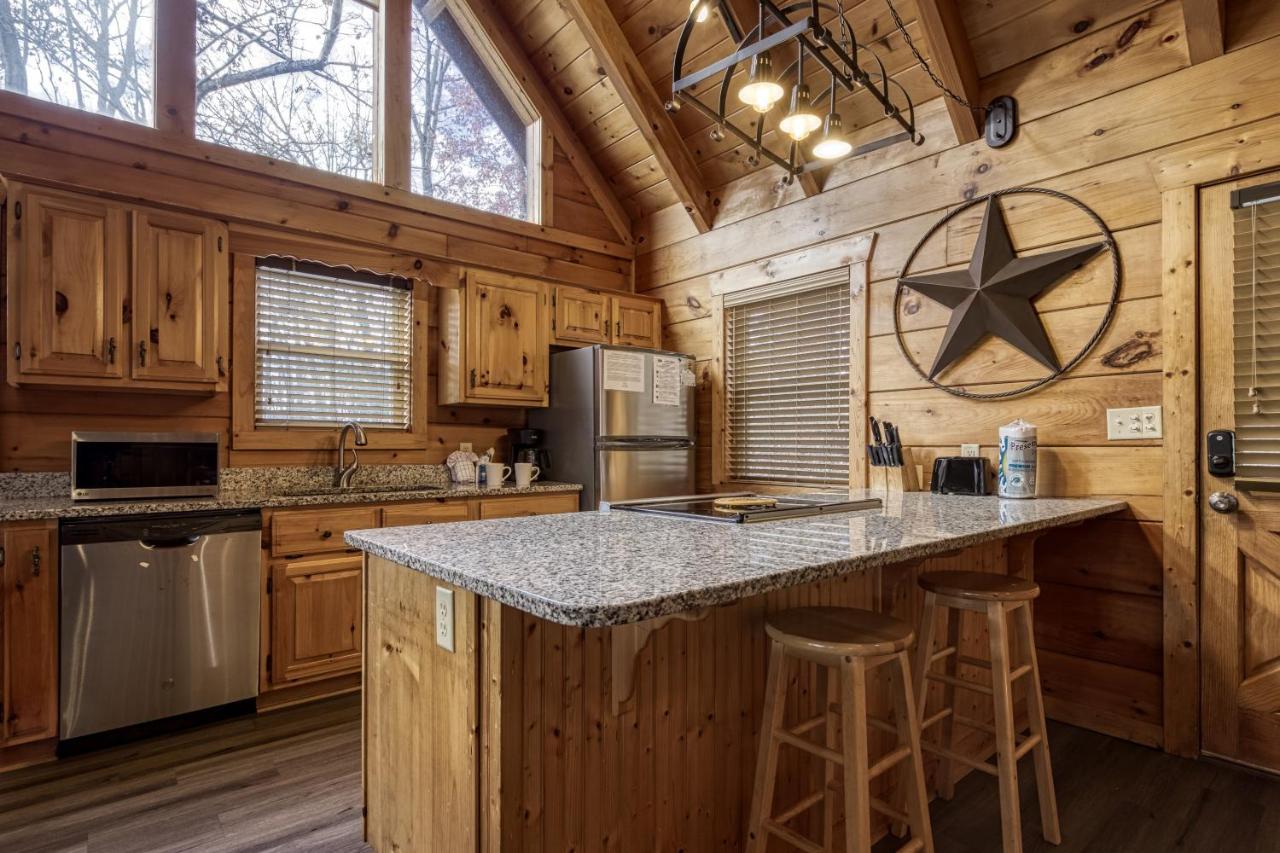 Up & Away, Hot Tub, Game Room, Wifi, 1089 Free Tickets Each Paid Day, Dollywood And * Gatlinburg