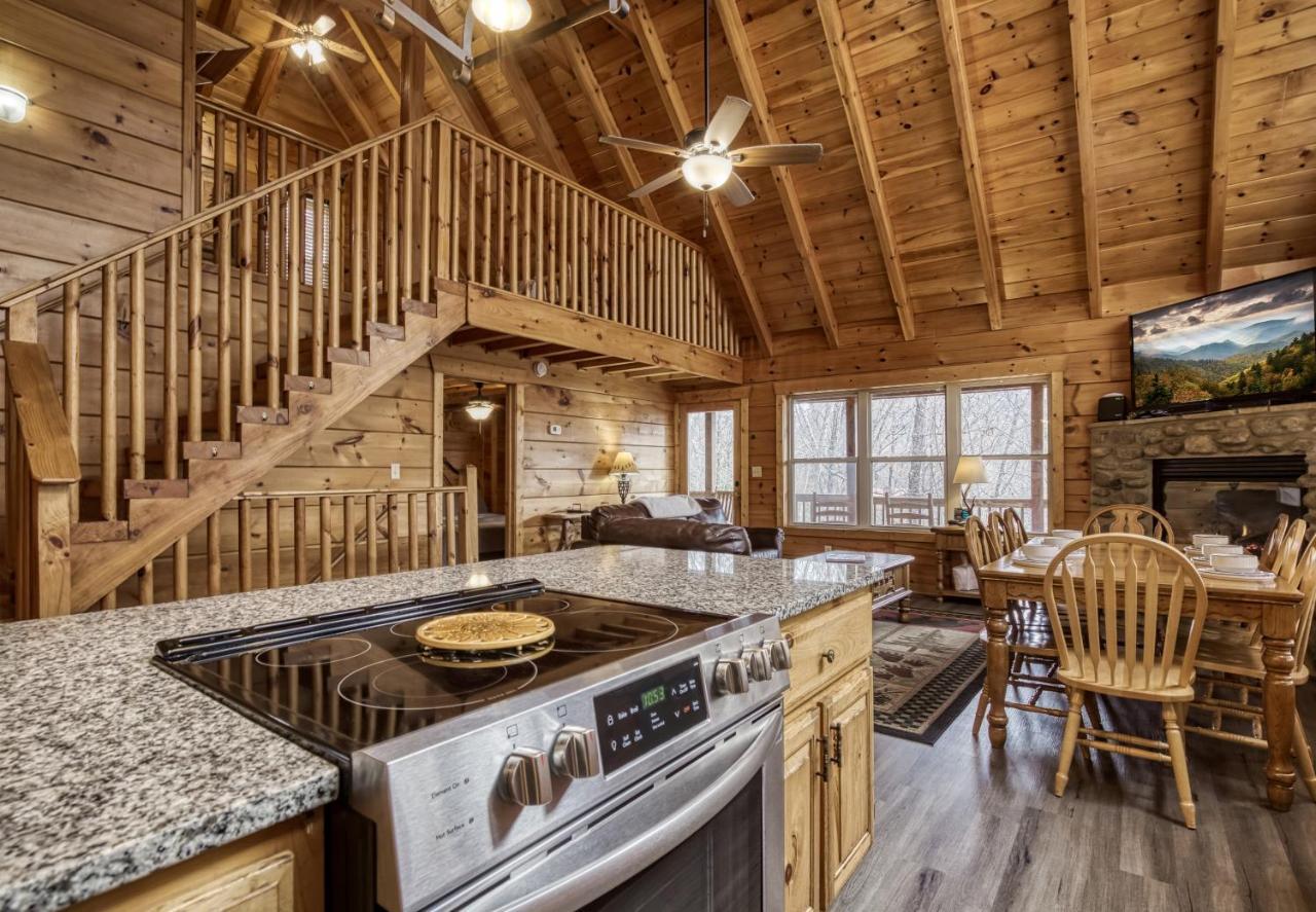 Holiday home Up & Away, Hot Tub, Game Room, Wifi, 1089 Free Tickets Each Paid Day, Dollywood And Gatlinburg