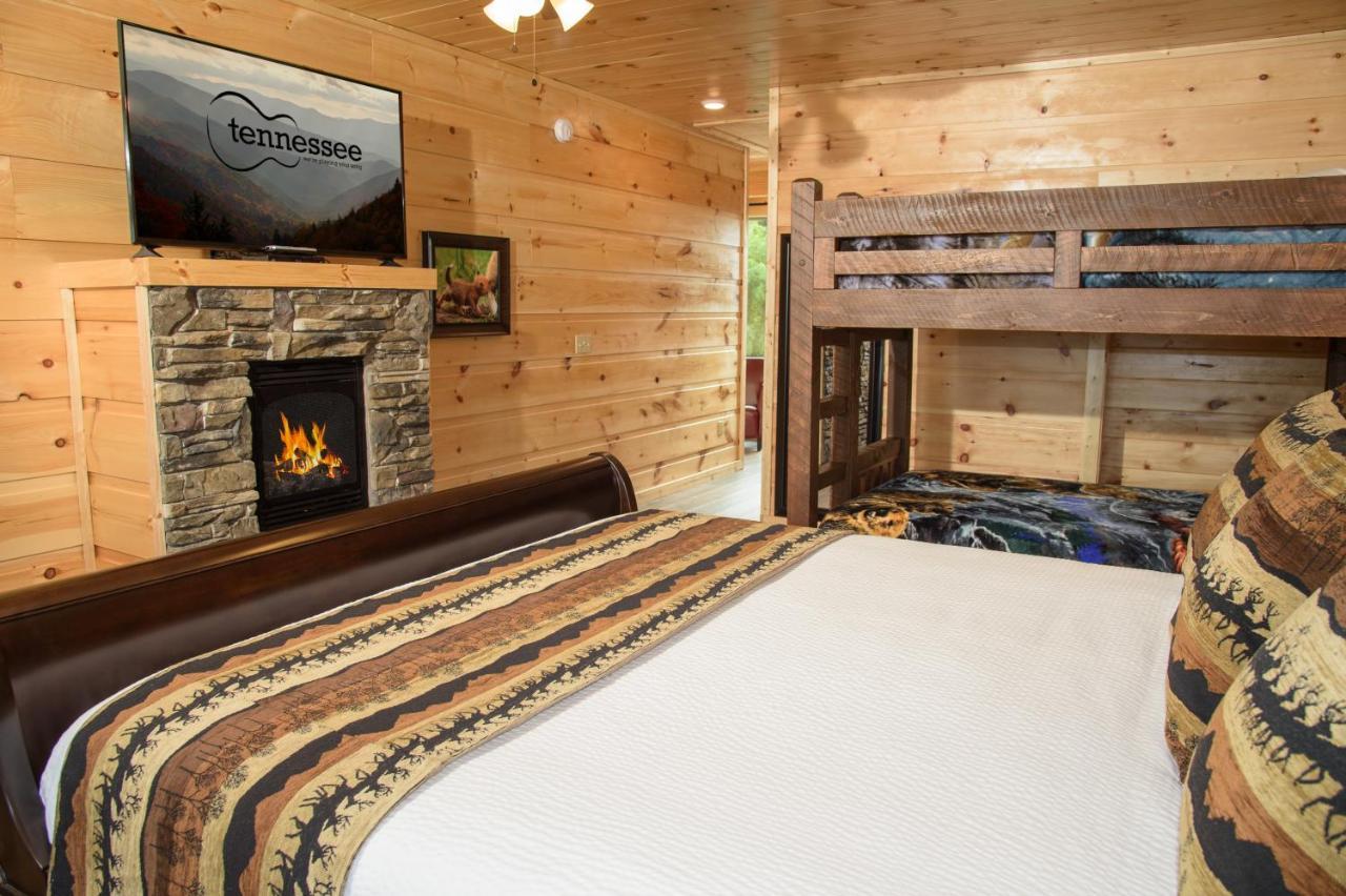 Skyline Splendor: Luxe Retreat With Breathtaking Views Over Downtown *