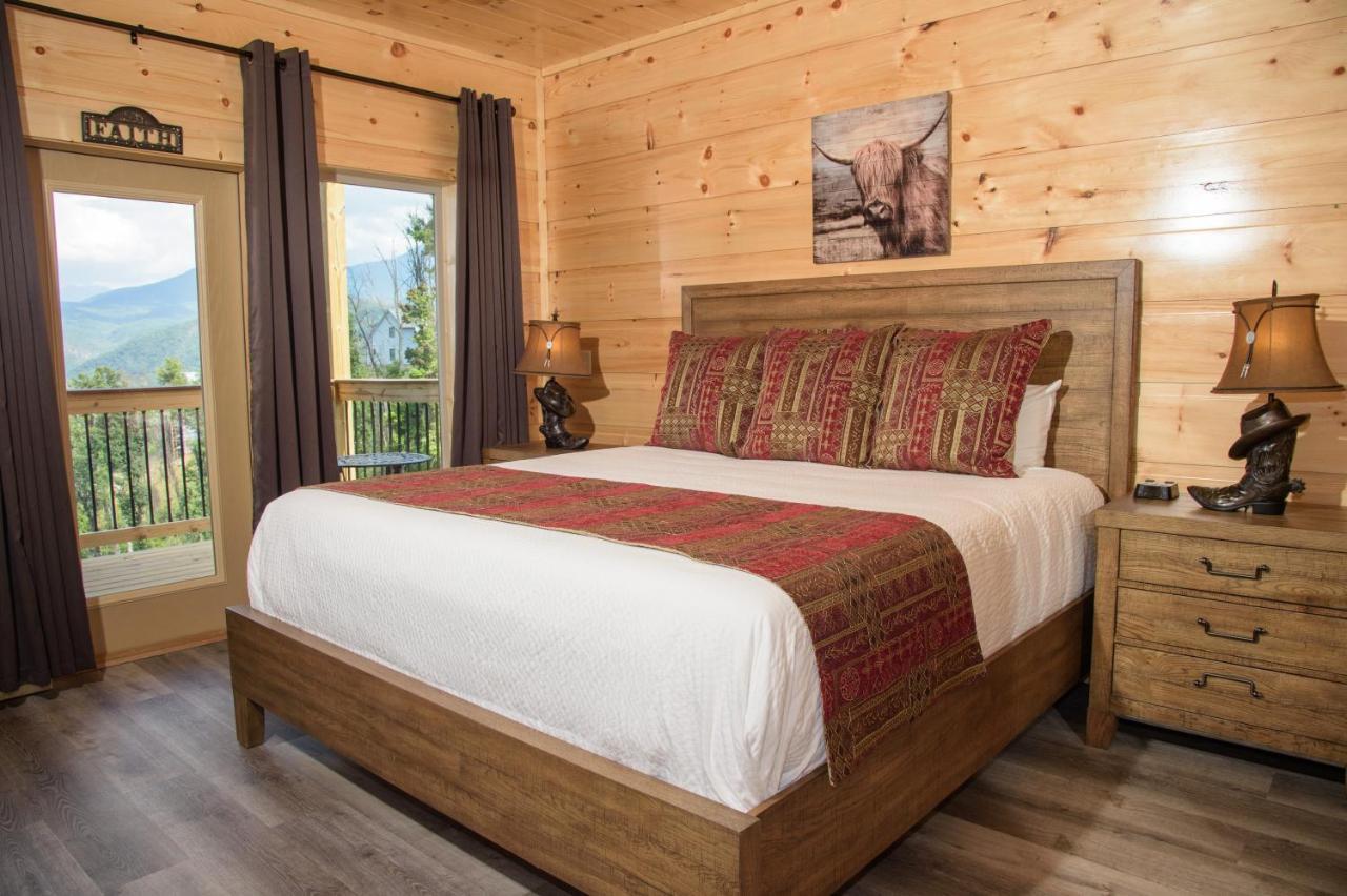 Skyline Splendor: Luxe Retreat With Breathtaking Views Over Downtown Gatlinburg