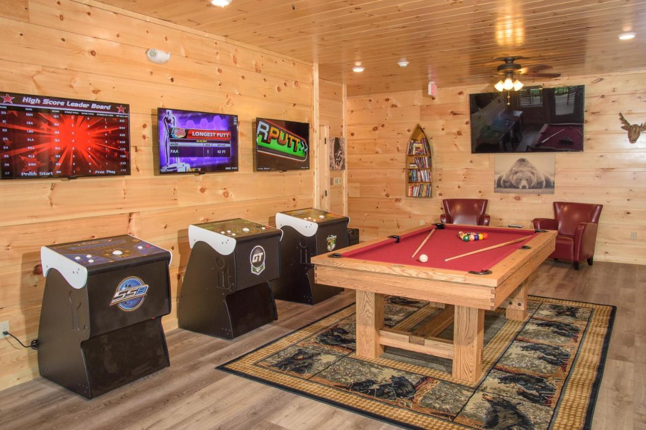 Skyline Splendor: Luxe Retreat With Breathtaking Views Over Downtown Villa Gatlinburg