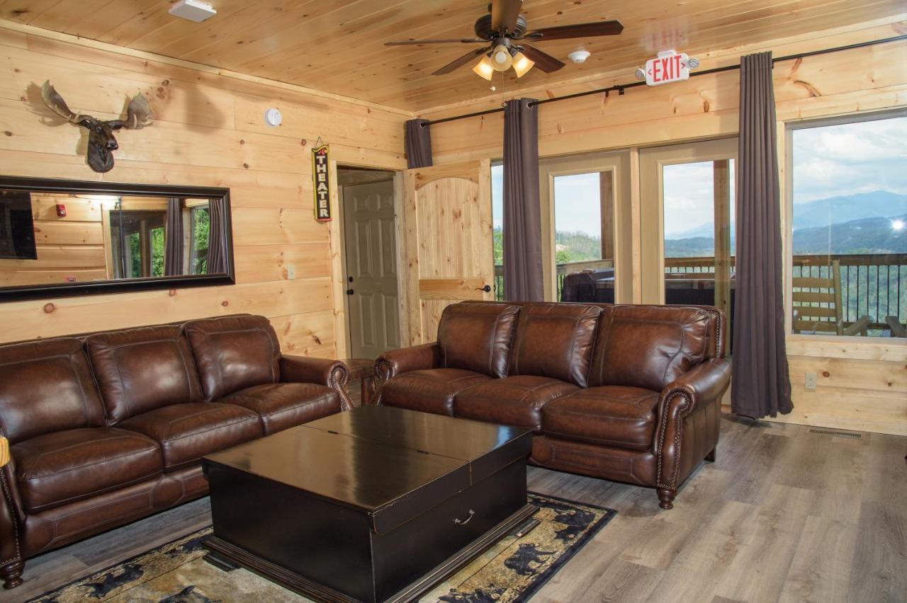 Villa Skyline Splendor: Luxe Retreat With Breathtaking Views Over Downtown Gatlinburg